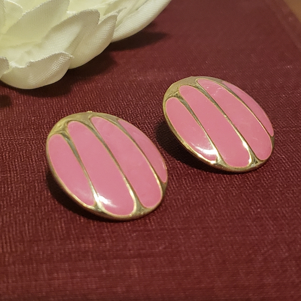 Vintage Pink and Gold Tone Earrings